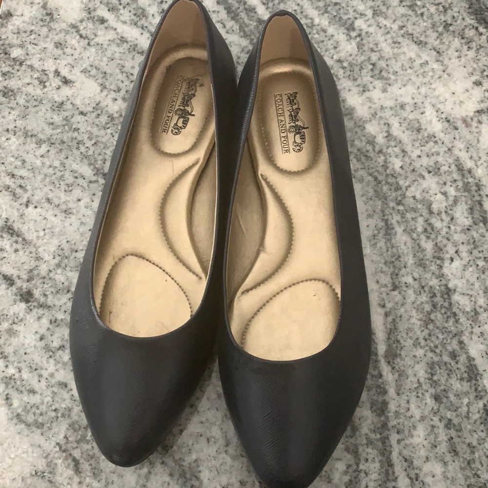 COACH Women’s EUC Coach and Four navy flats Sz 9.5